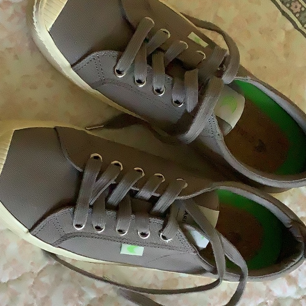 Cariama grey sneakers…never worn